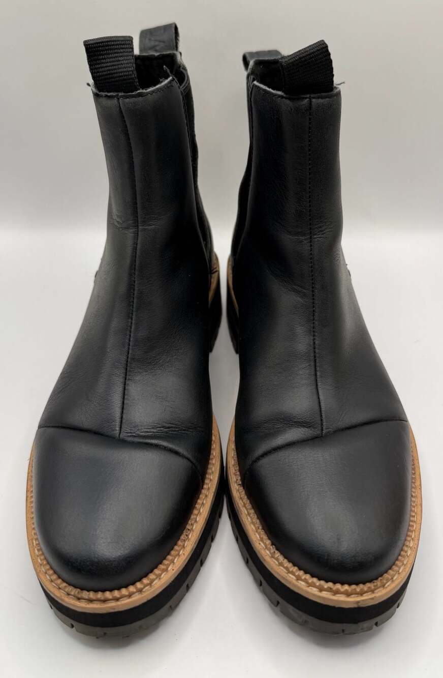 TOMS Dakota Black Leather Chelsea Lug Sole Ankle Boots Size 6